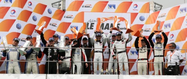  McLAREN GT FACTORY DRIVER ROB BELL HELPS SECURE VICTORY IN THE HEAT OF SEPANG