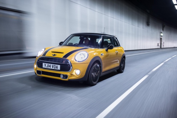 MINI HATCH WINS PREMIUM SUPERMINI OF THE YEAR AT 2016 BUSINESSCAR AWARDS