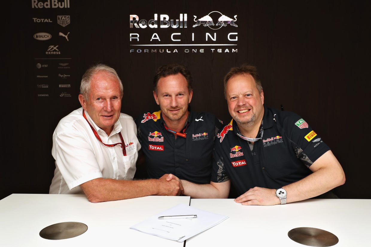 Aston Martin and Red Bull Racing extend Innovation Partnership into 2017_01