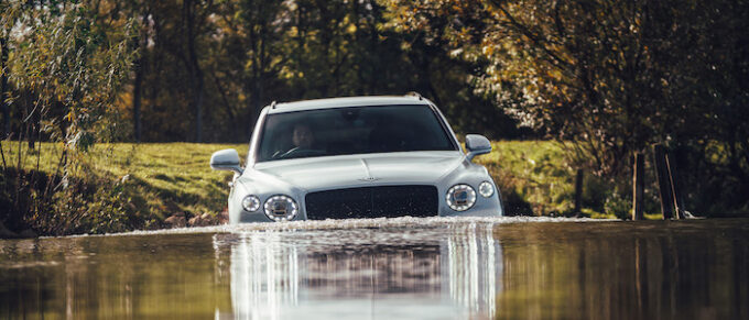 Bentayga V8 4x4 Award - Front view of Bentayga going through water